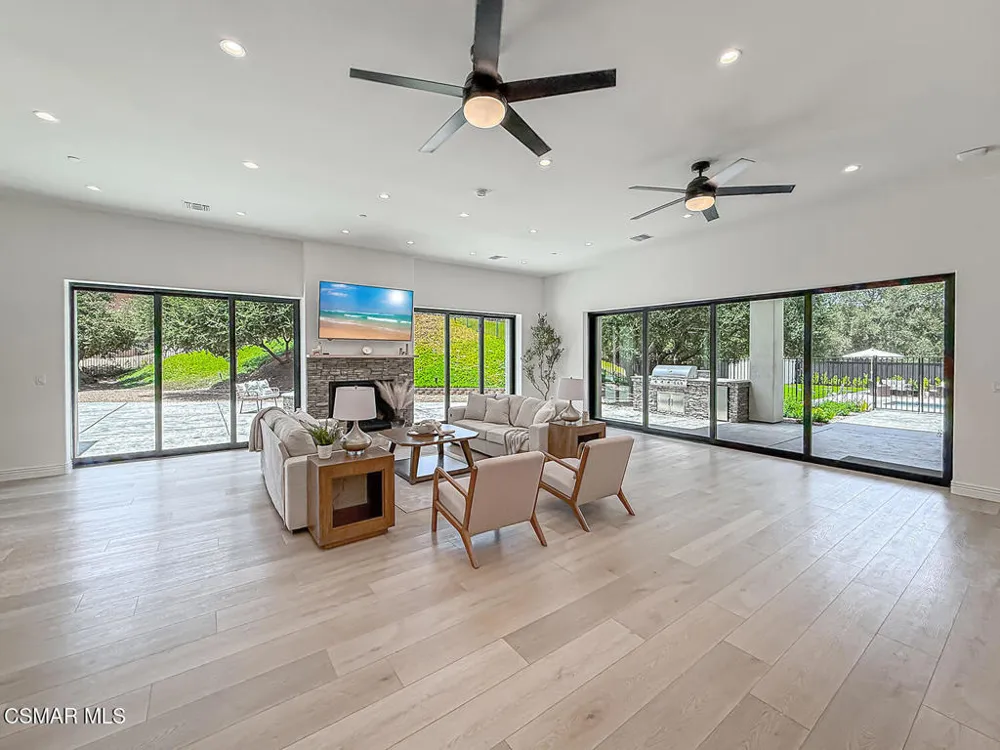 395 Sherwood Court Thousand Oaks, CA 91361
