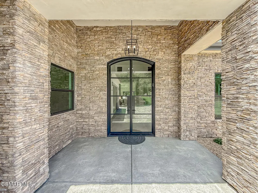 395 Sherwood Court Thousand Oaks, CA 91361