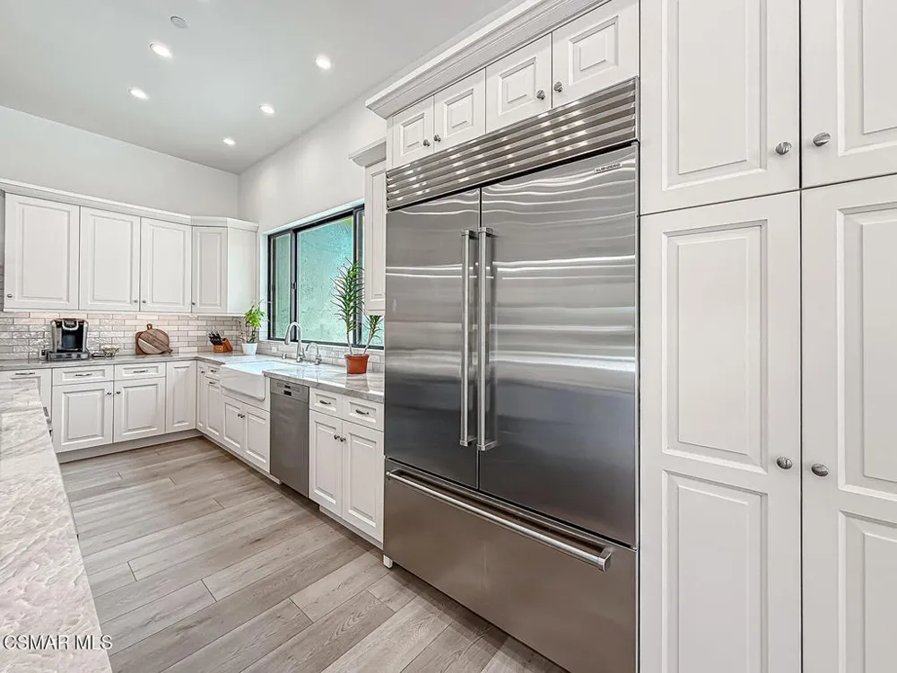 395 Sherwood Court Thousand Oaks, CA 91361