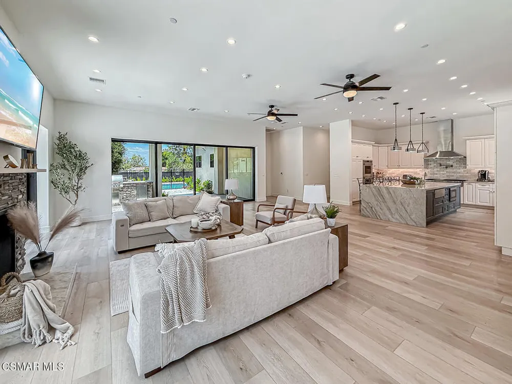 395 Sherwood Court Thousand Oaks, CA 91361