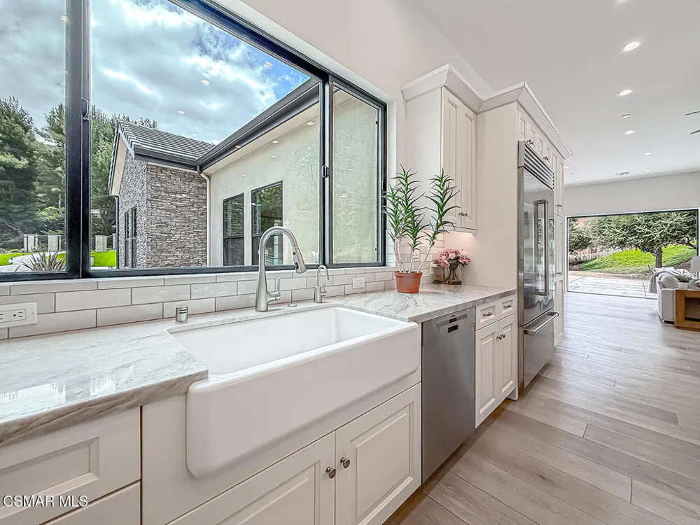 395 Sherwood Court Thousand Oaks, CA 91361