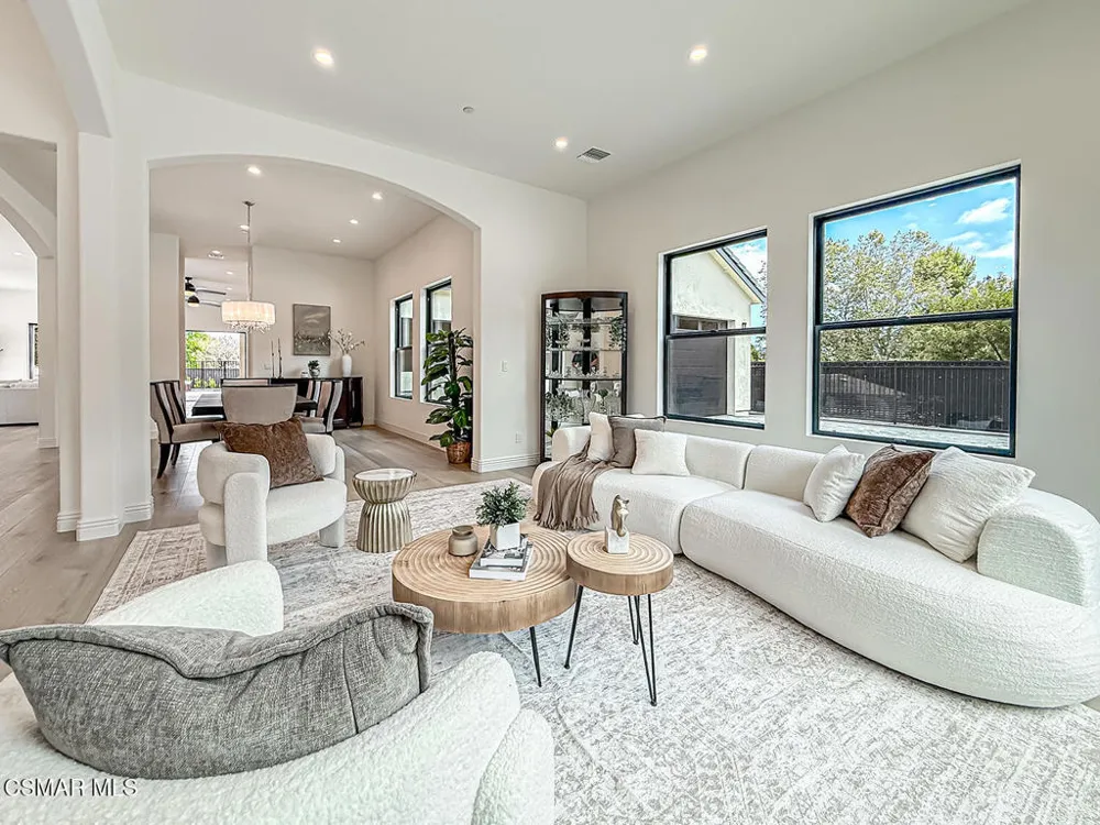 395 Sherwood Court Thousand Oaks, CA 91361