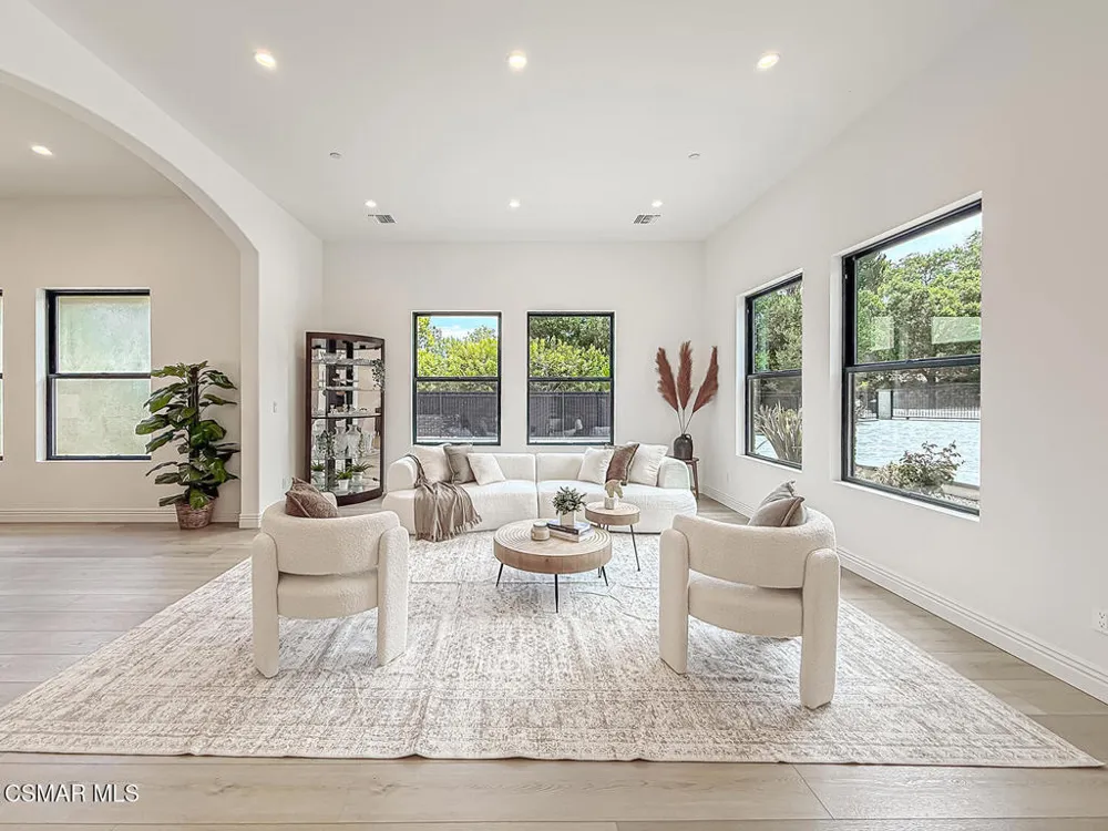 395 Sherwood Court Thousand Oaks, CA 91361