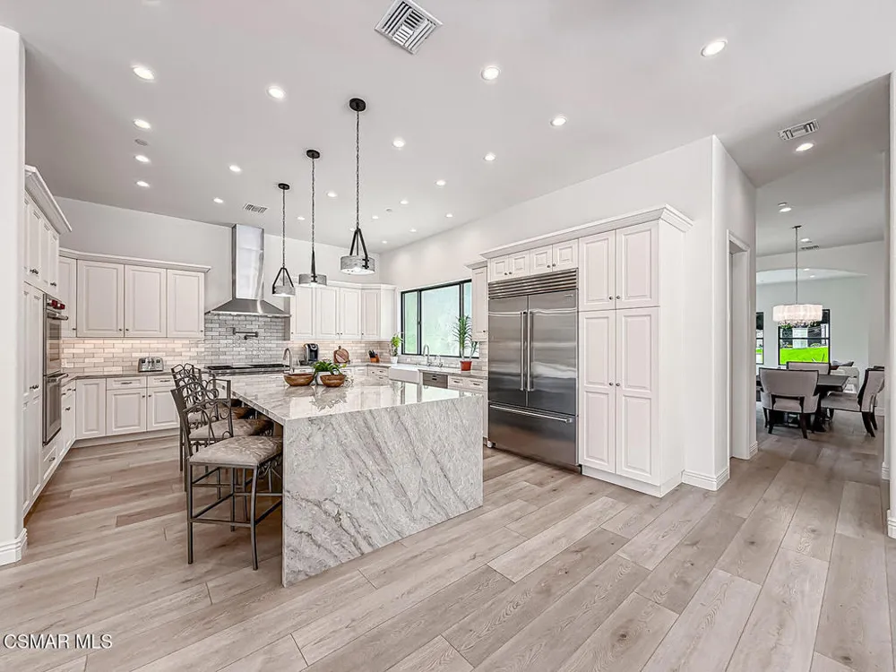 395 Sherwood Court Thousand Oaks, CA 91361