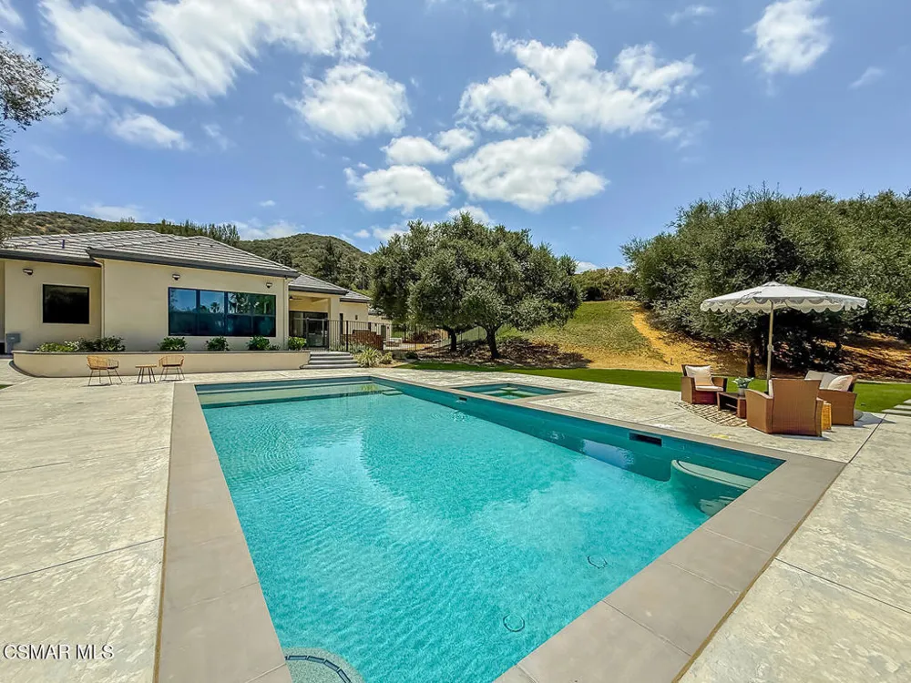395 Sherwood Court Thousand Oaks, CA 91361