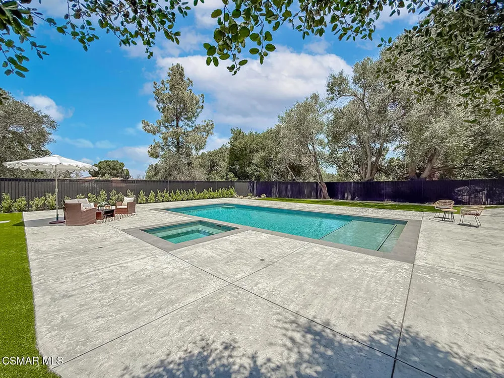 395 Sherwood Court Thousand Oaks, CA 91361
