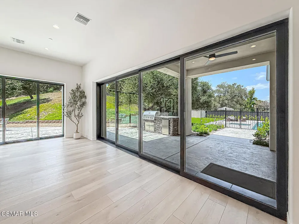395 Sherwood Court Thousand Oaks, CA 91361