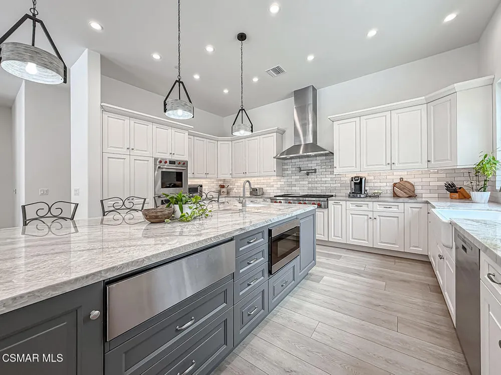 395 Sherwood Court Thousand Oaks, CA 91361