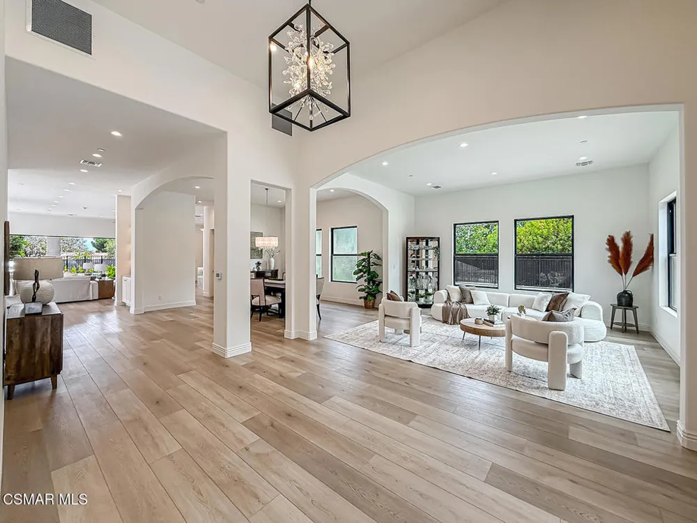 395 Sherwood Court Thousand Oaks, CA 91361