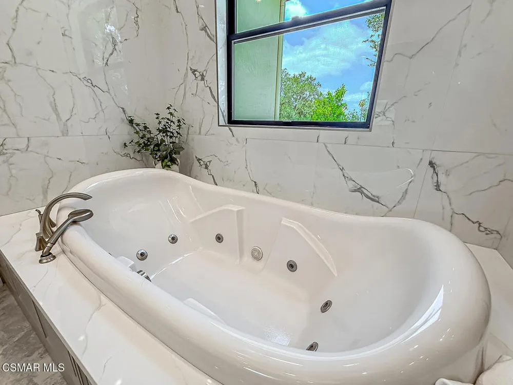 395 Sherwood Court Thousand Oaks, CA 91361
