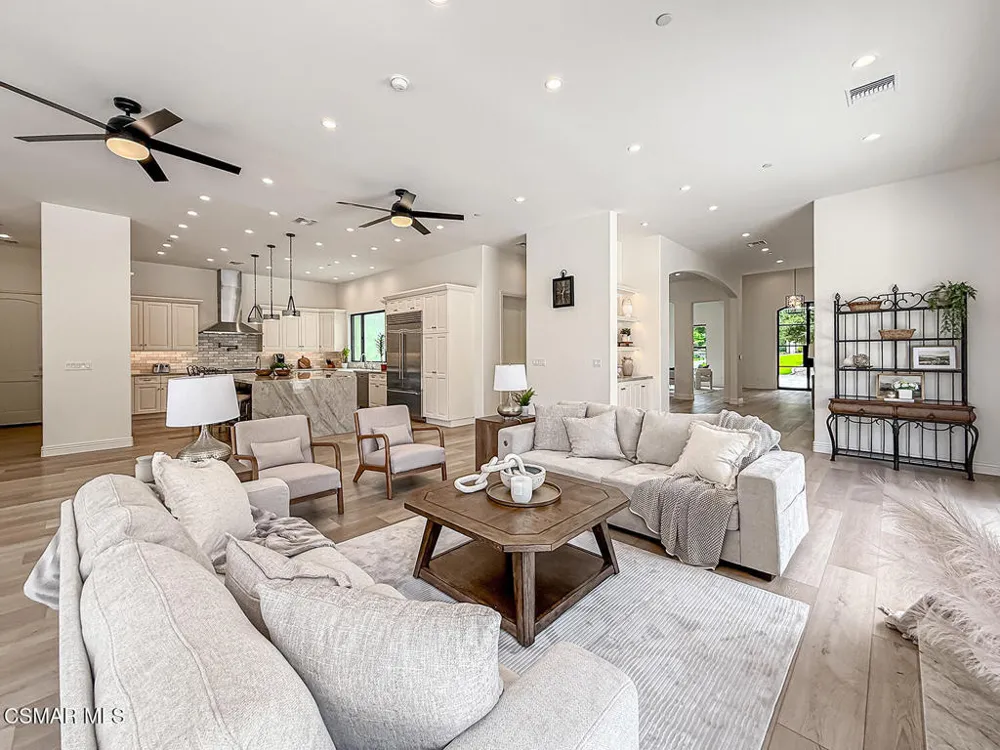 395 Sherwood Court Thousand Oaks, CA 91361