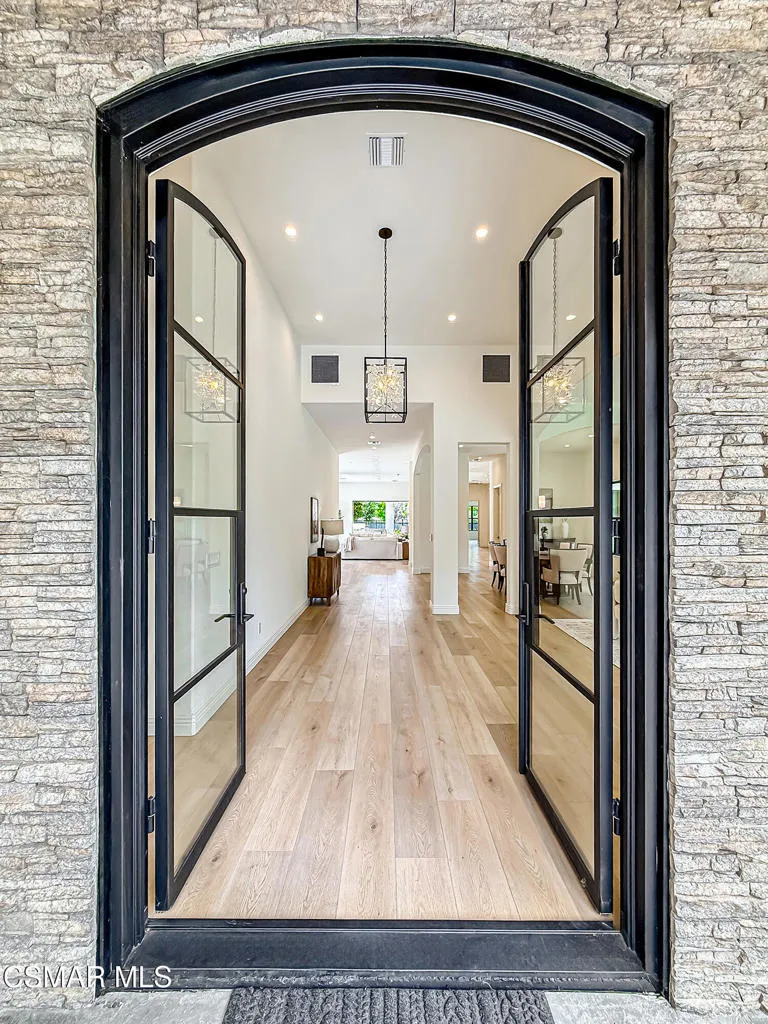 395 Sherwood Court Thousand Oaks, CA 91361