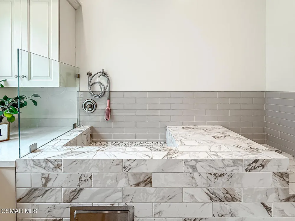 395 Sherwood Court Thousand Oaks, CA 91361