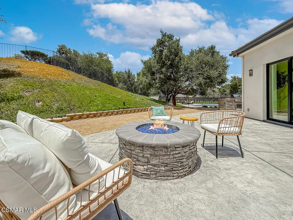 395 Sherwood Court Thousand Oaks, CA 91361
