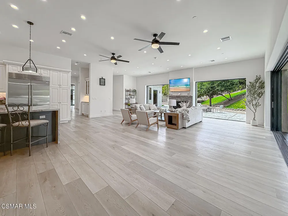 395 Sherwood Court Thousand Oaks, CA 91361