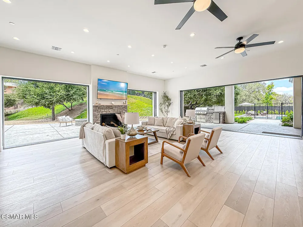 395 Sherwood Court Thousand Oaks, CA 91361