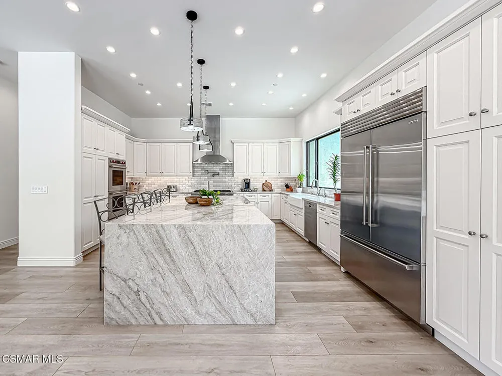 395 Sherwood Court Thousand Oaks, CA 91361