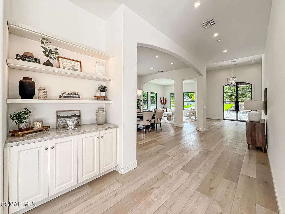 395 Sherwood Court Thousand Oaks, CA 91361