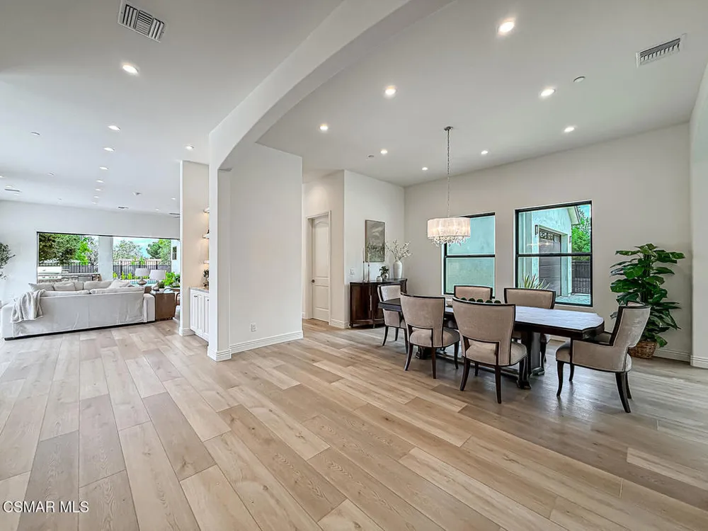 395 Sherwood Court Thousand Oaks, CA 91361