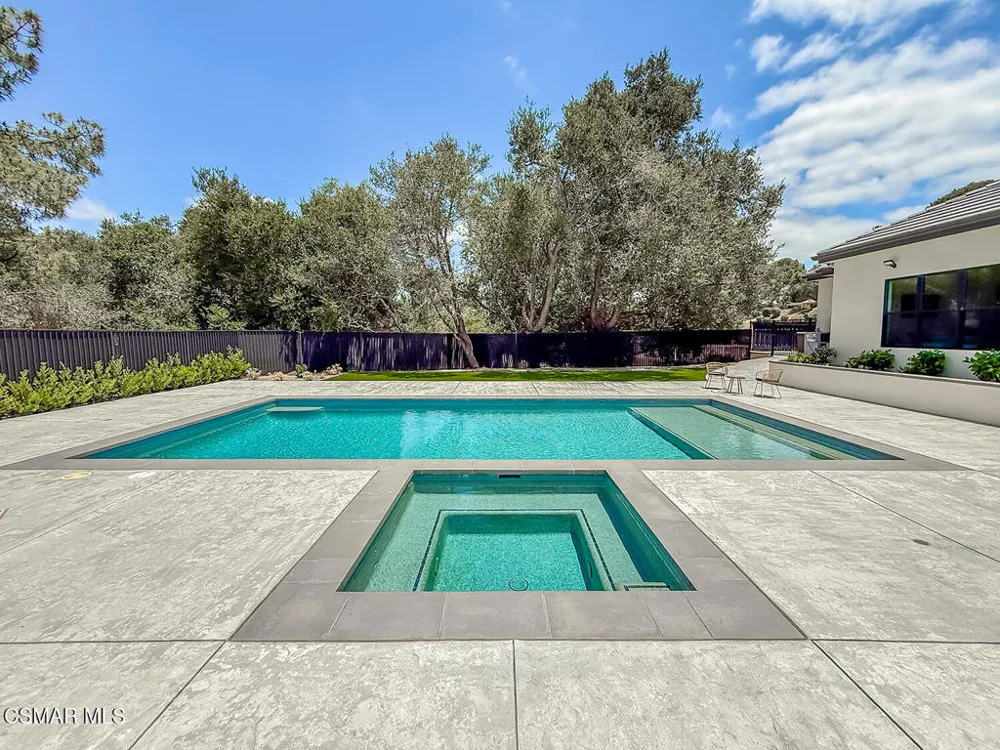 395 Sherwood Court Thousand Oaks, CA 91361