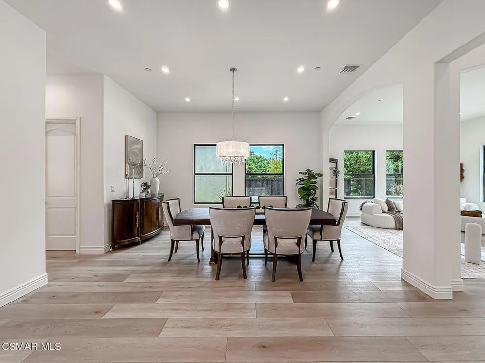395 Sherwood Court Thousand Oaks, CA 91361