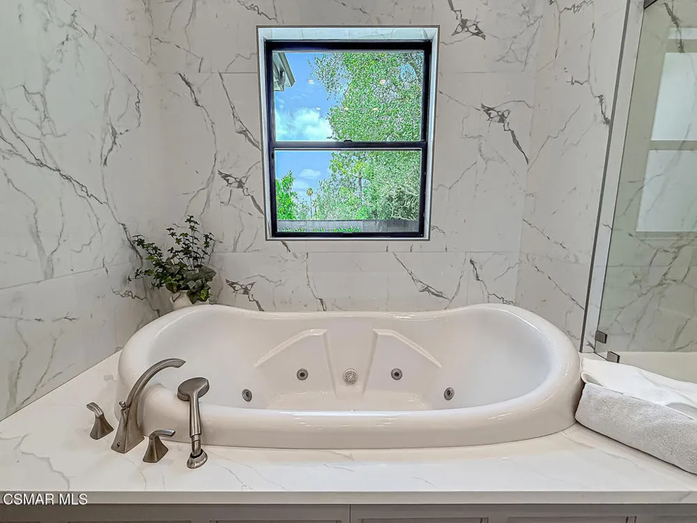 395 Sherwood Court Thousand Oaks, CA 91361