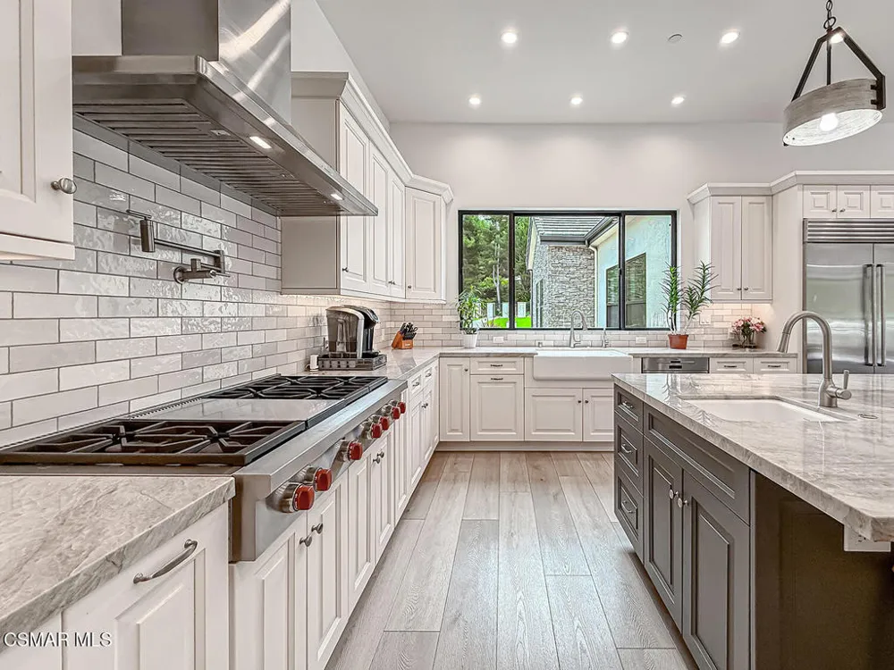 395 Sherwood Court Thousand Oaks, CA 91361