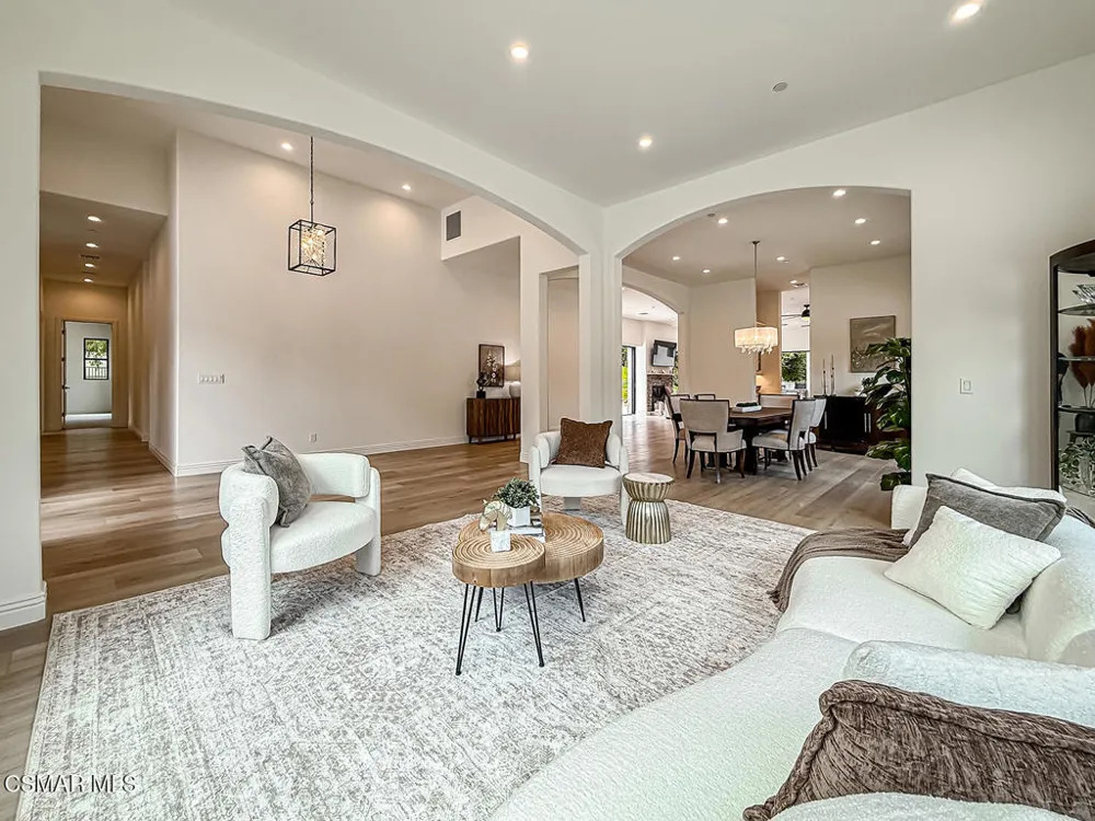 395 Sherwood Court Thousand Oaks, CA 91361