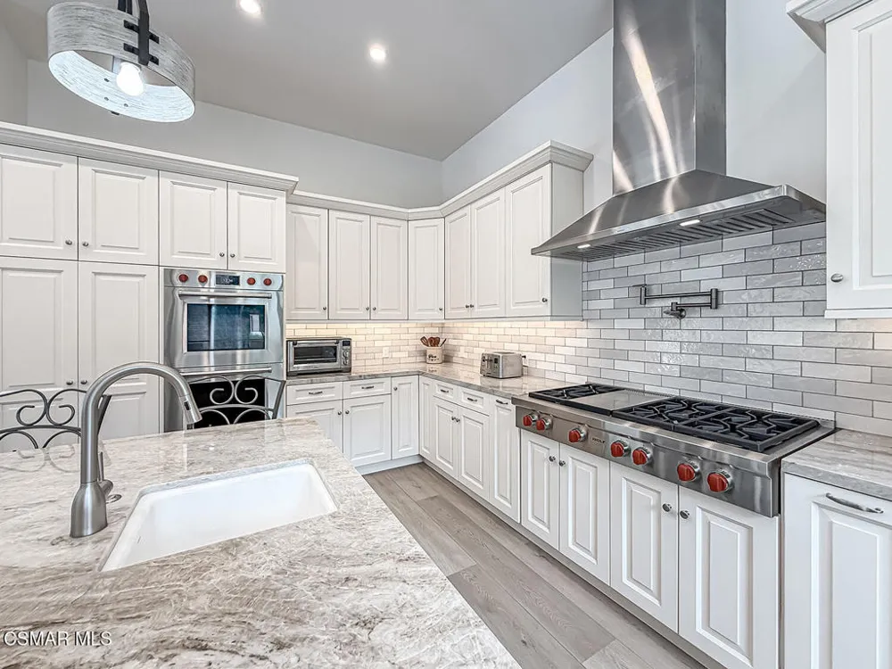 395 Sherwood Court Thousand Oaks, CA 91361