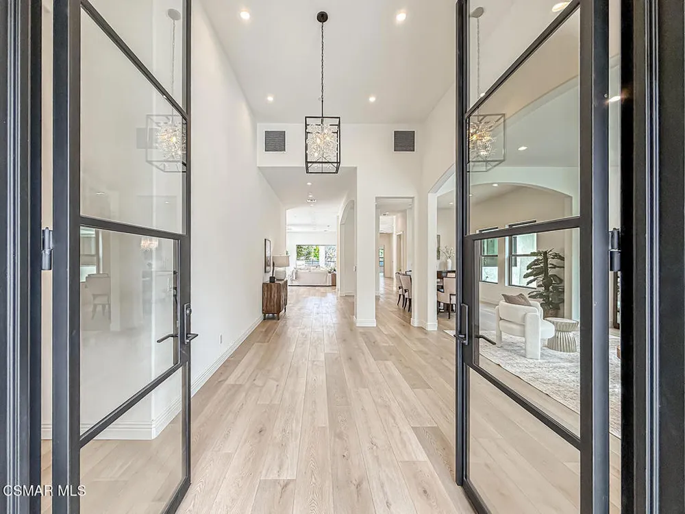 395 Sherwood Court Thousand Oaks, CA 91361