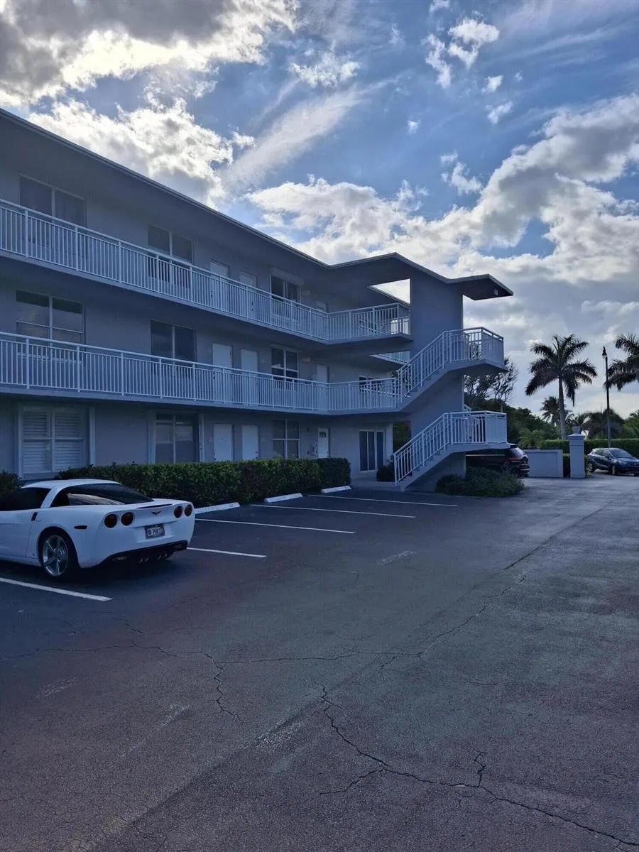 2565 S Ocean 2060 Boulevard #2060 Palm Beach, FL 33480