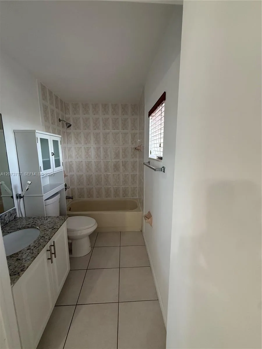 21 E 3rd St #507 Hialeah, FL 33010