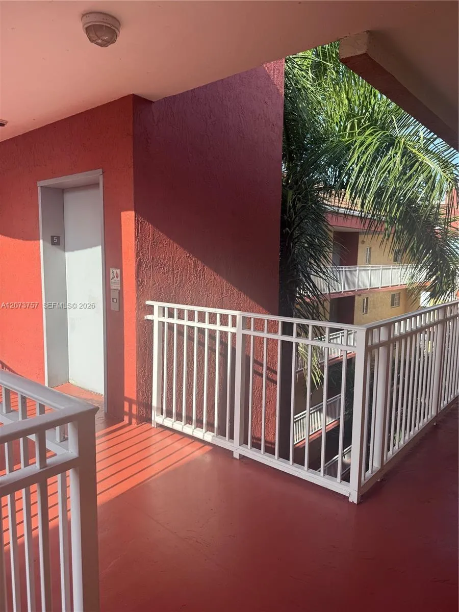 21 E 3rd St #507 Hialeah, FL 33010