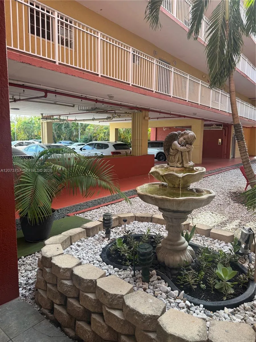 21 E 3rd St #507 Hialeah, FL 33010