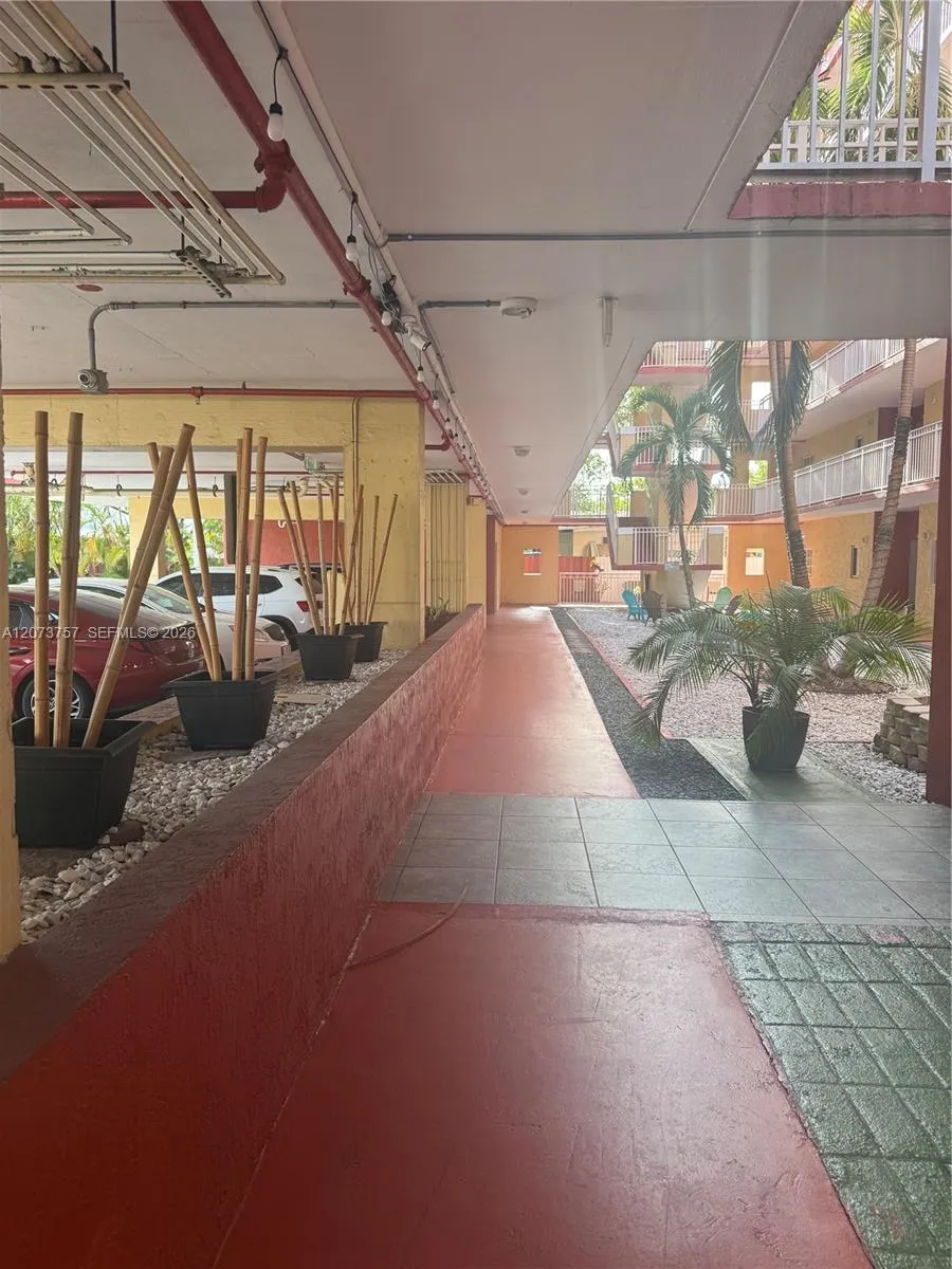 21 E 3rd St #507 Hialeah, FL 33010