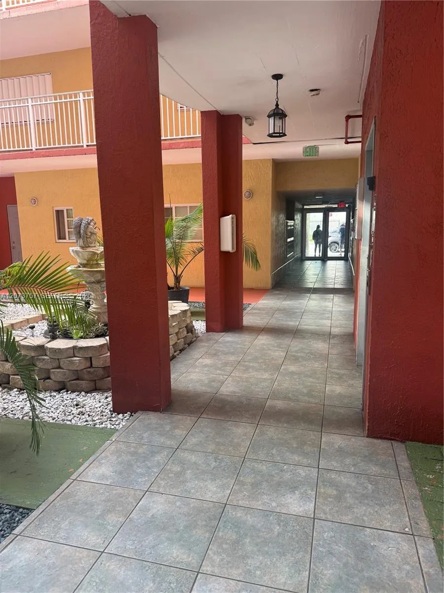 21 E 3rd St #507 Hialeah, FL 33010