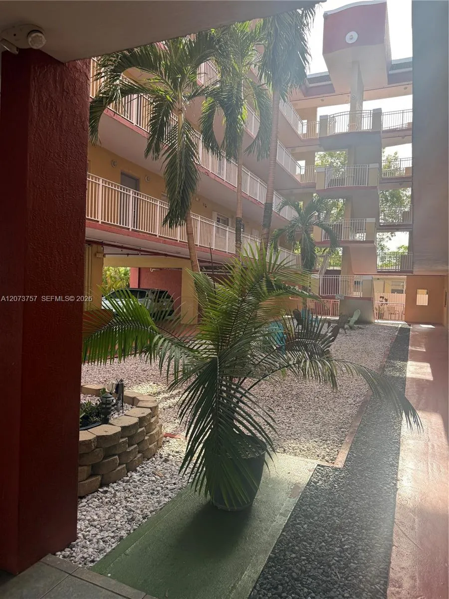 21 E 3rd St #507 Hialeah, FL 33010