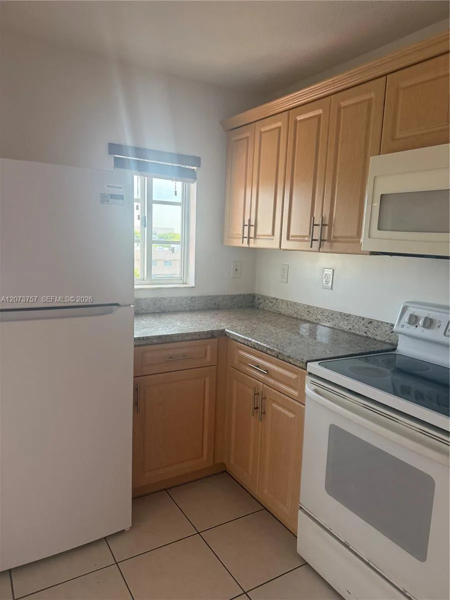 21 E 3rd St #507 Hialeah, FL 33010