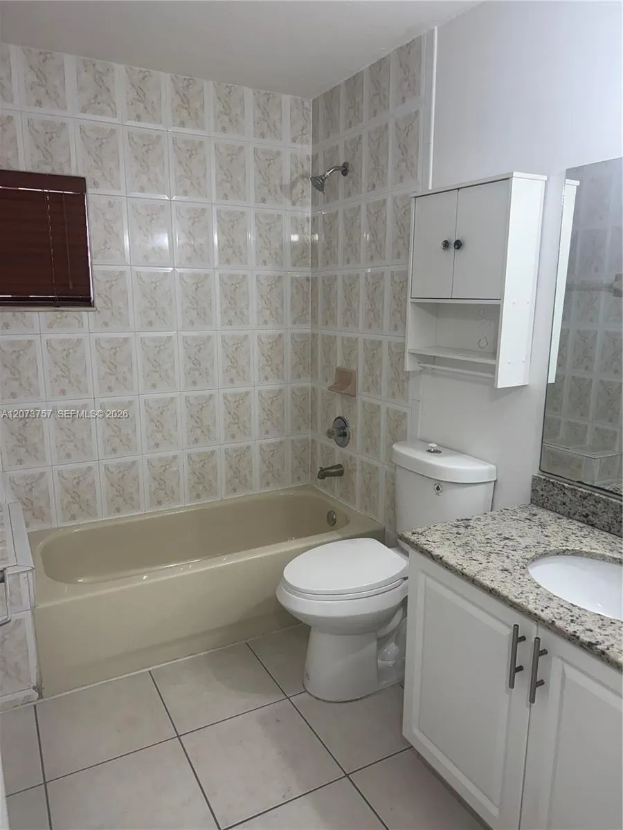 21 E 3rd St #507 Hialeah, FL 33010
