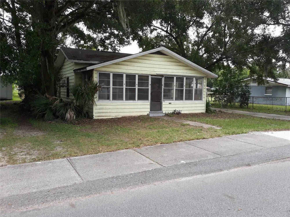 403 WALNUT STREET Auburndale, FL 33823