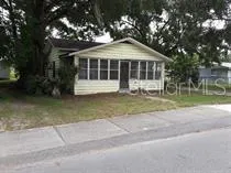 403 WALNUT STREET Auburndale, FL 33823