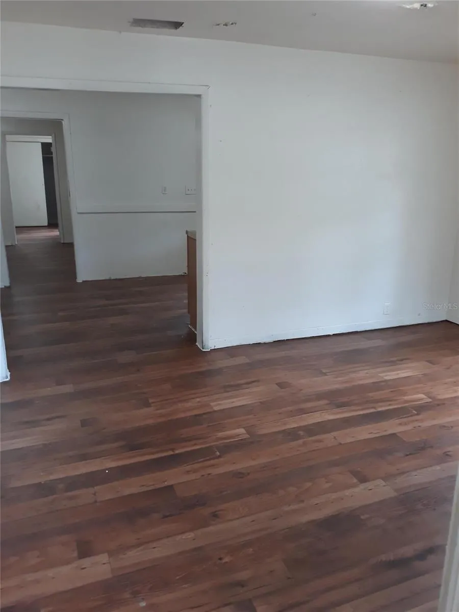 403 WALNUT STREET Auburndale, FL 33823