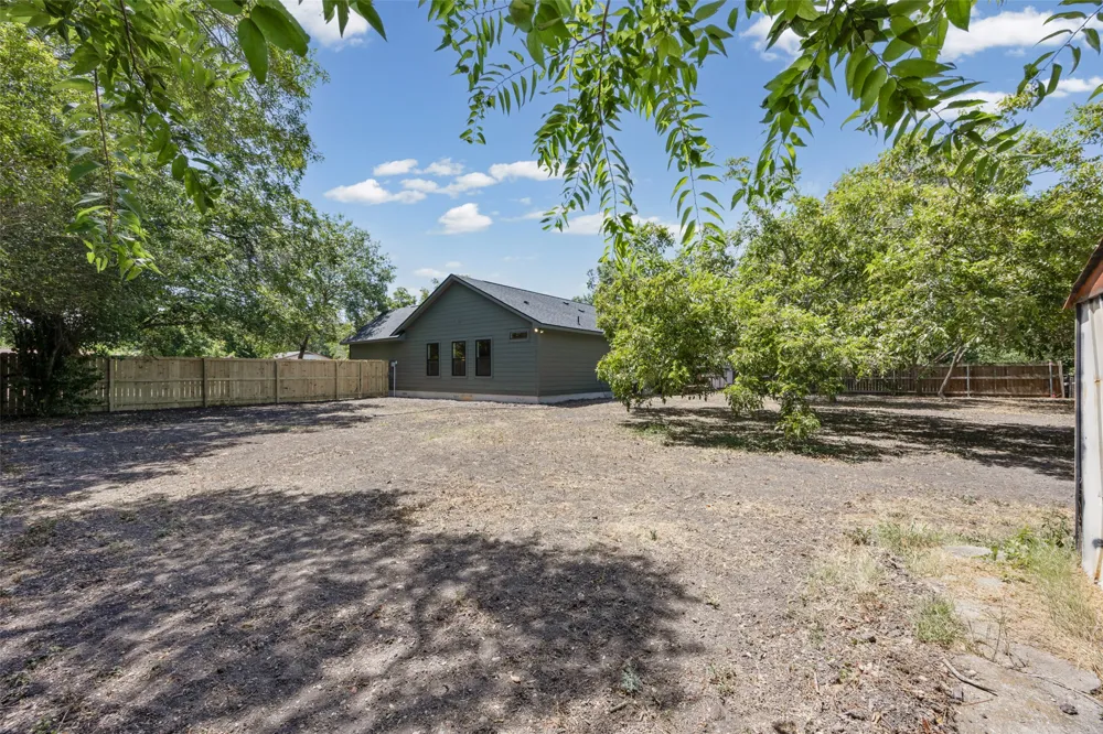 705 Campbell Street Lockhart, TX 78644