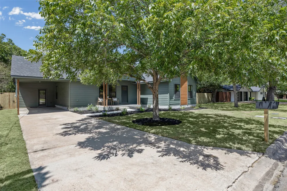 705 Campbell Street Lockhart, TX 78644