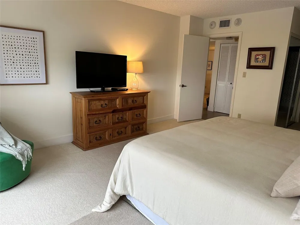 5100 OCEAN BOULEVARD #608 Lauderdale By The Sea, FL 33308