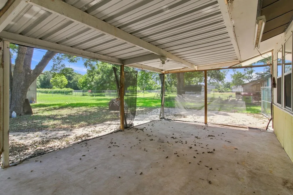 817 Masonic Oak Drive Brazoria, TX 77422