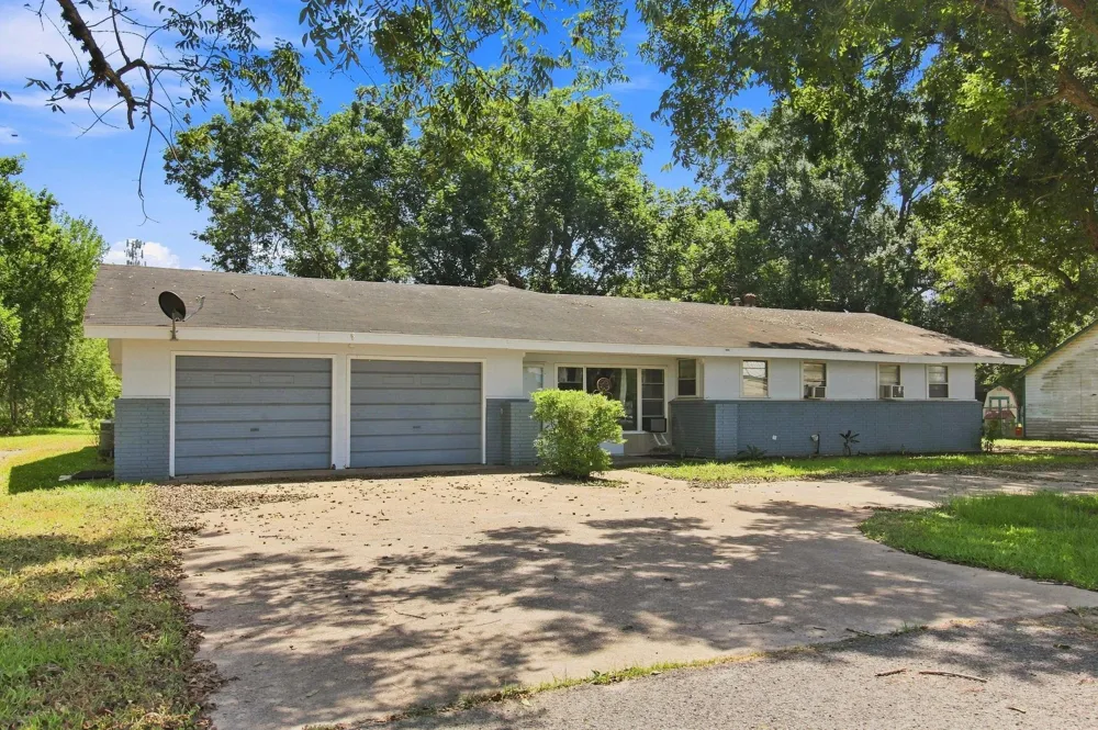 817 Masonic Oak Drive Brazoria, TX 77422
