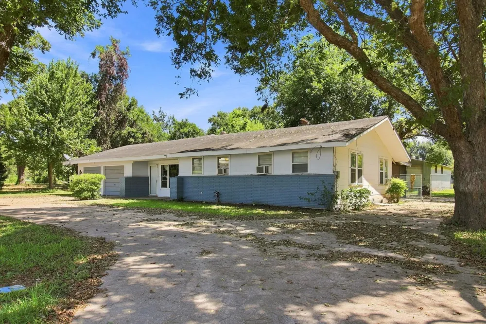817 Masonic Oak Drive Brazoria, TX 77422