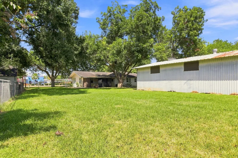 817 Masonic Oak Drive Brazoria, TX 77422