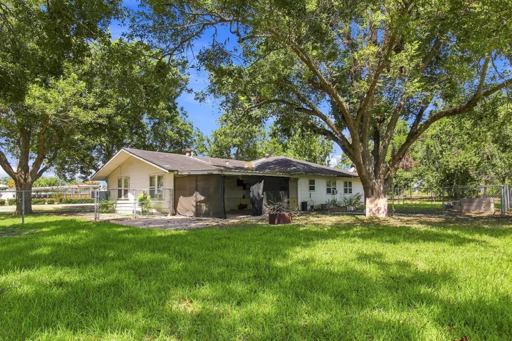 817 Masonic Oak Drive Brazoria, TX 77422